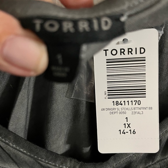 Torrid light weight summer blouse nwts - Picture 4 of 5